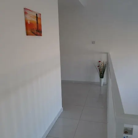 Apartment Perrone Blue Coral